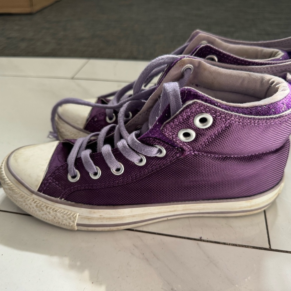 Women’s size 8 purple Converse high tops - Picture 2 of 11